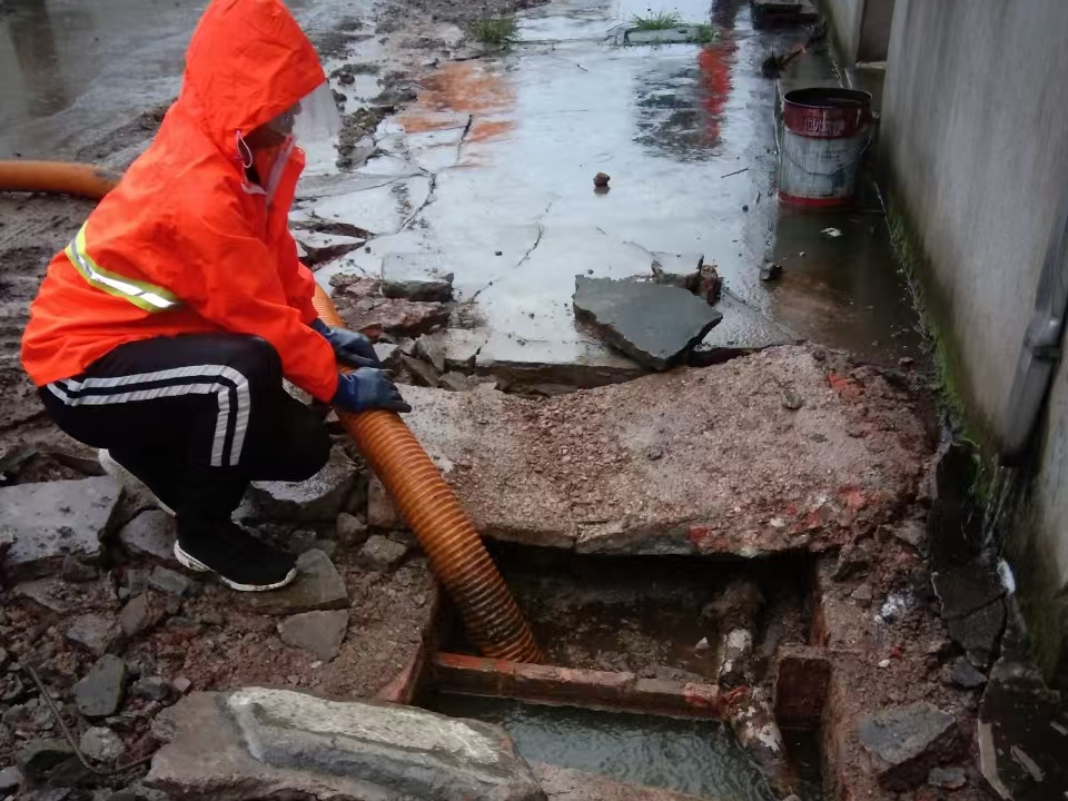 吴桥专业清理污水池 炜誉市政以规范流程守护城市 “肠道”