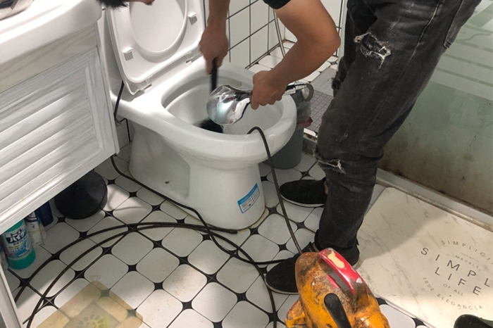 吴桥马桶堵塞自己疏通还是找师傅?专业上门服务让你省时更省心